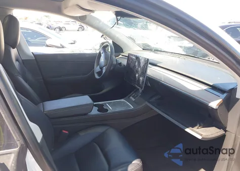 2021 Tesla Model Y Long Range Dual Motor All-Wheel Drive z USA, uszkodzony, nr VIN 5YJYGDEE6MF279875